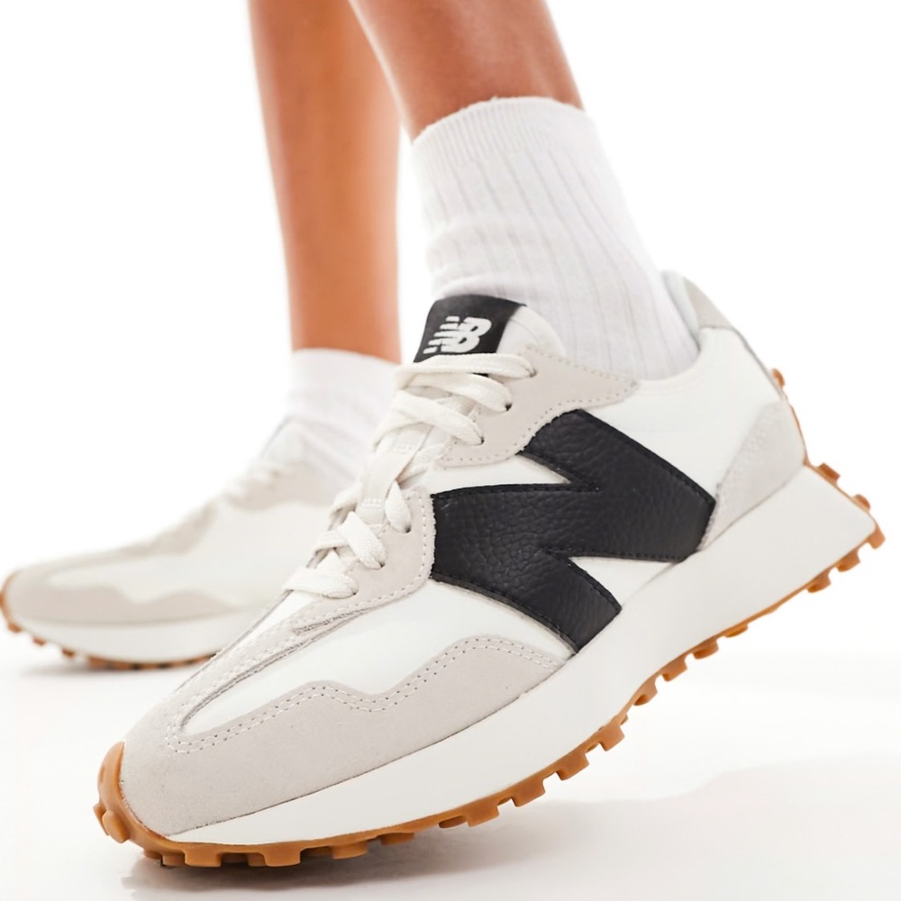 New Balance Women’s 327 Moonbeam/Black Size 7 BNWB